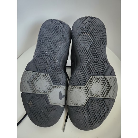 Lebron James Black Nike Sneakers (Size 9) - Picture 8 of 8